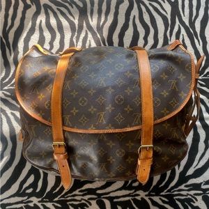 Authentic Louis Vuitton Vintage Monogram Saumur 40 Shoulder Bag